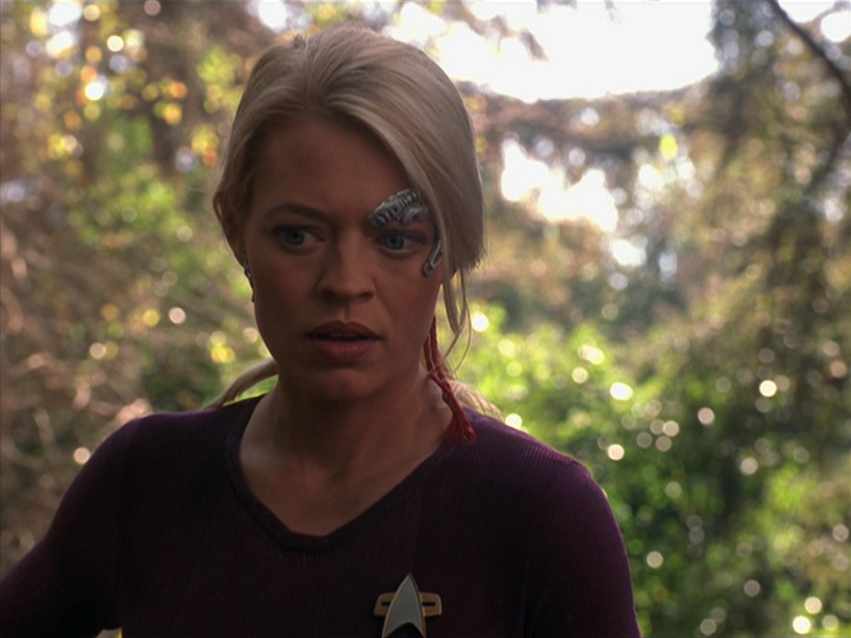 extant_StarTrek_VOY_7x22-NaturalLaw_2883.jpg