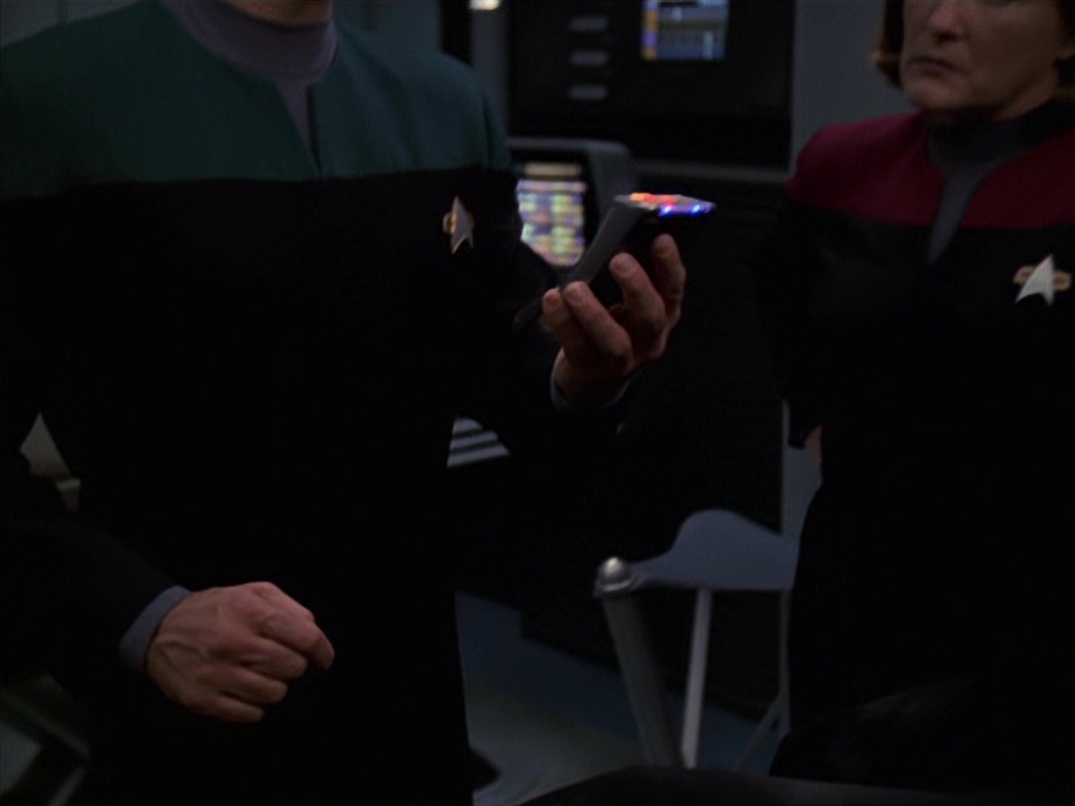 extant_StarTrek_VOY_7x22-NaturalLaw_2904.jpg