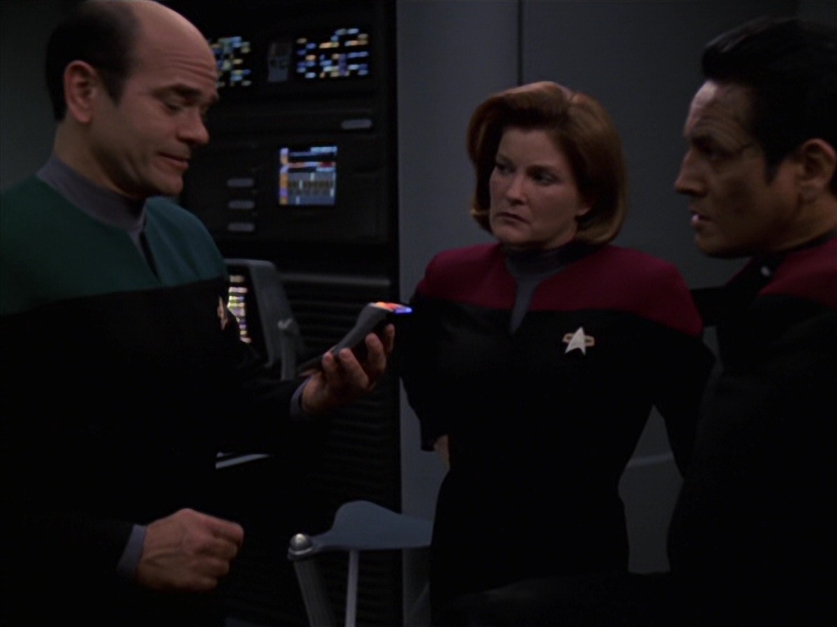 extant_StarTrek_VOY_7x22-NaturalLaw_2906.jpg