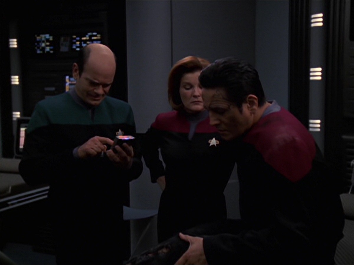 extant_StarTrek_VOY_7x22-NaturalLaw_2909.jpg