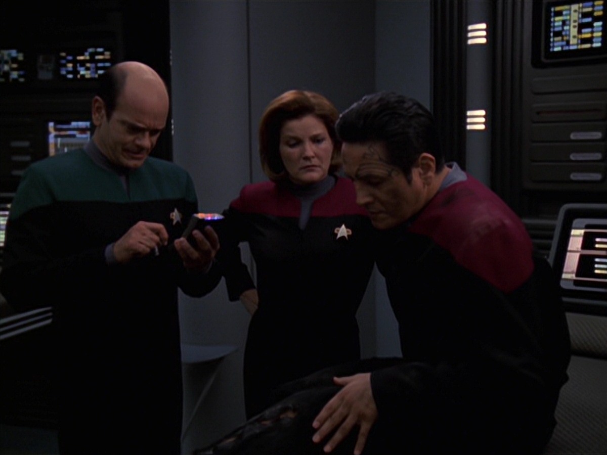 extant_StarTrek_VOY_7x22-NaturalLaw_2911.jpg