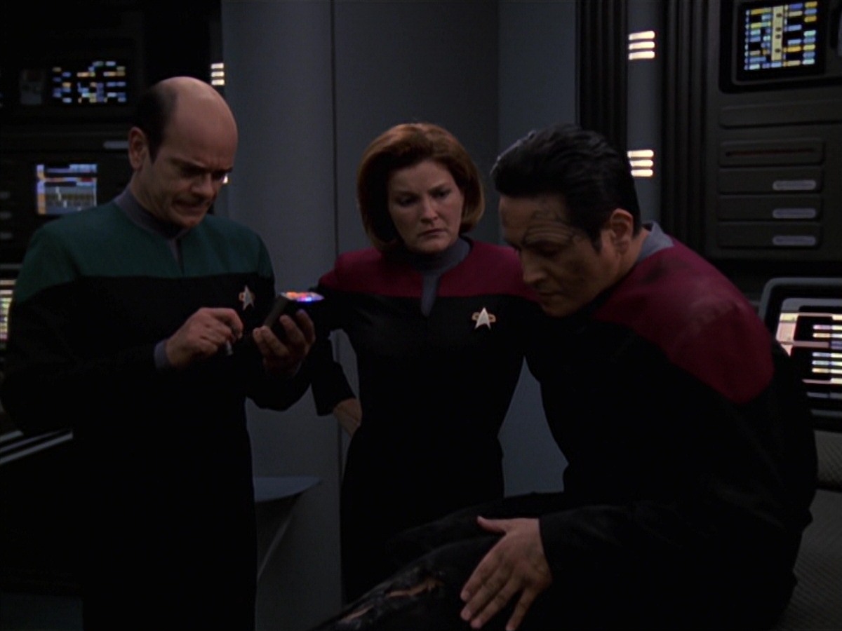 extant_StarTrek_VOY_7x22-NaturalLaw_2912.jpg