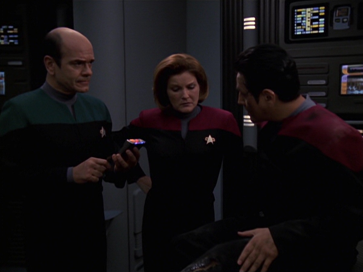 extant_StarTrek_VOY_7x22-NaturalLaw_2914.jpg