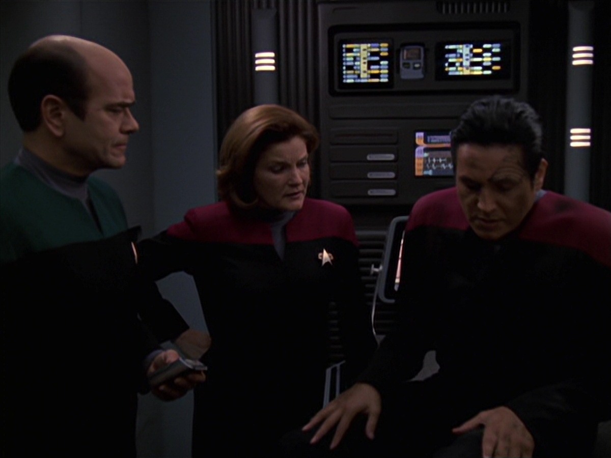 extant_StarTrek_VOY_7x22-NaturalLaw_2918.jpg
