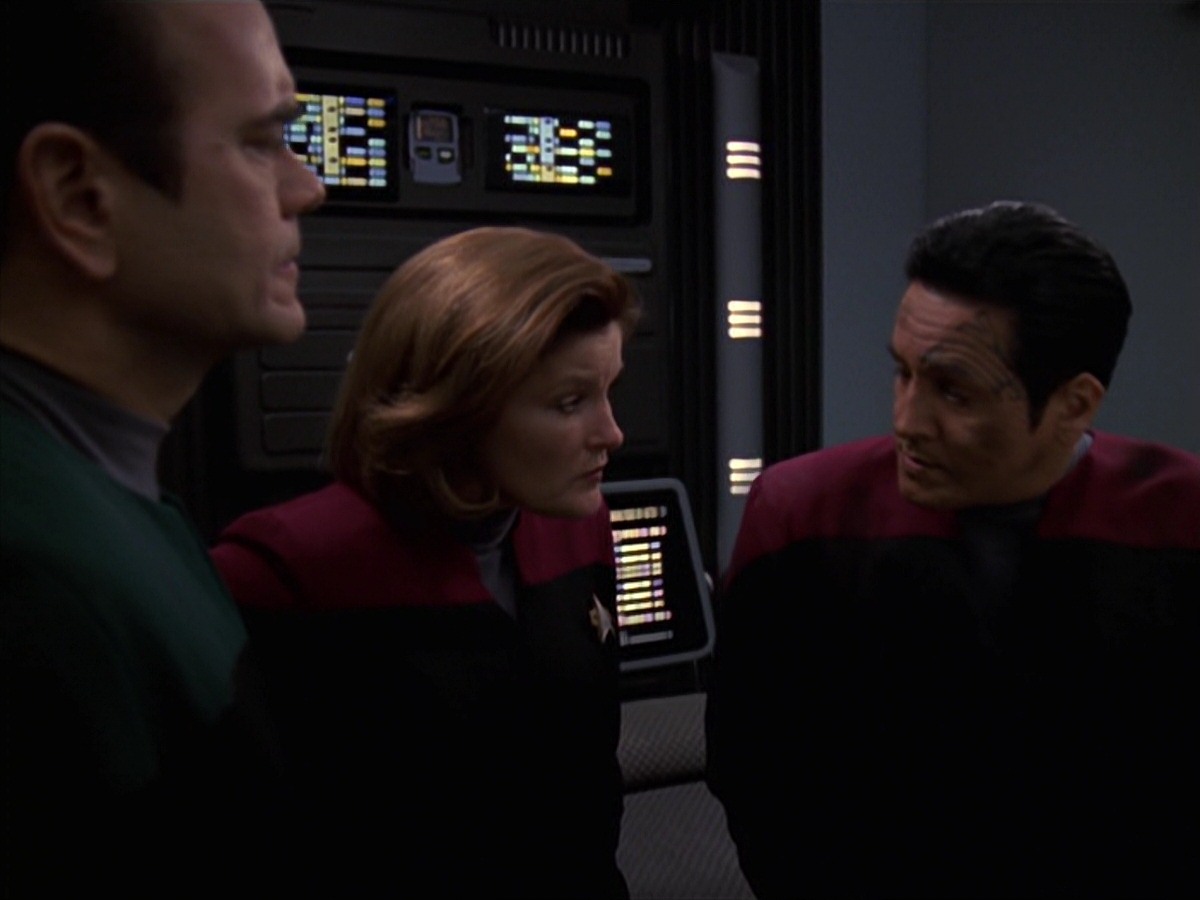 extant_StarTrek_VOY_7x22-NaturalLaw_2924.jpg
