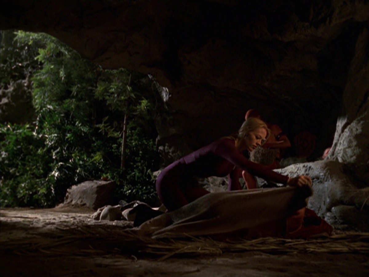 extant_StarTrek_VOY_7x22-NaturalLaw_2926.jpg