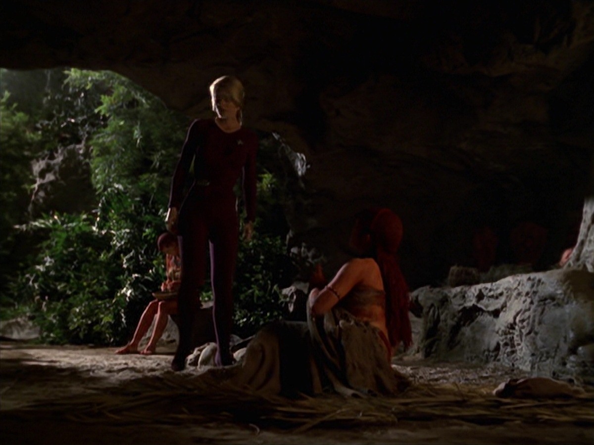extant_StarTrek_VOY_7x22-NaturalLaw_2983.jpg