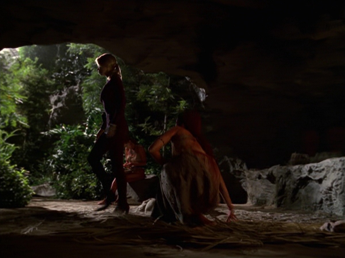 extant_StarTrek_VOY_7x22-NaturalLaw_2984.jpg