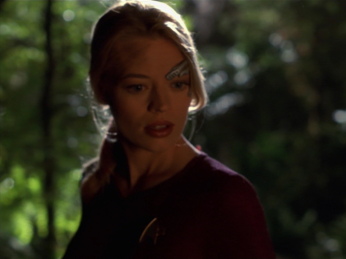 extant_StarTrek_VOY_7x22-NaturalLaw_2991.jpg