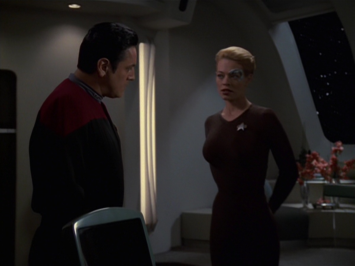 extant_StarTrek_VOY_7x22-NaturalLaw_3087.jpg
