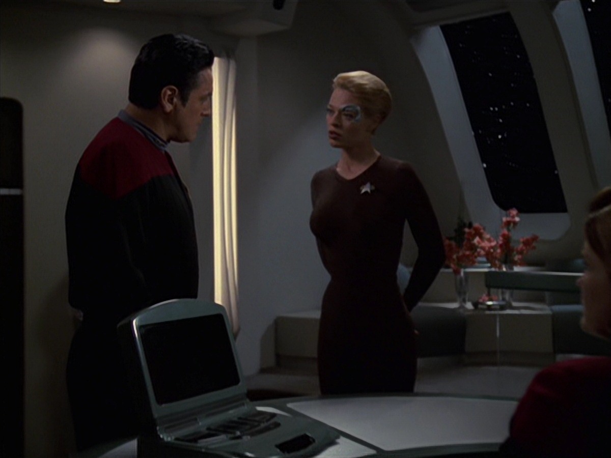 extant_StarTrek_VOY_7x22-NaturalLaw_3088.jpg
