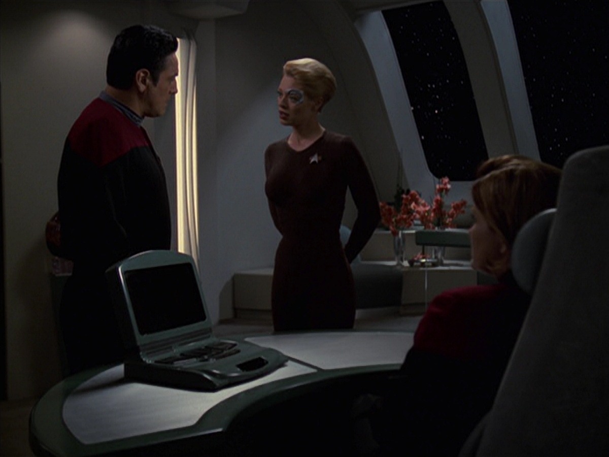 extant_StarTrek_VOY_7x22-NaturalLaw_3092.jpg