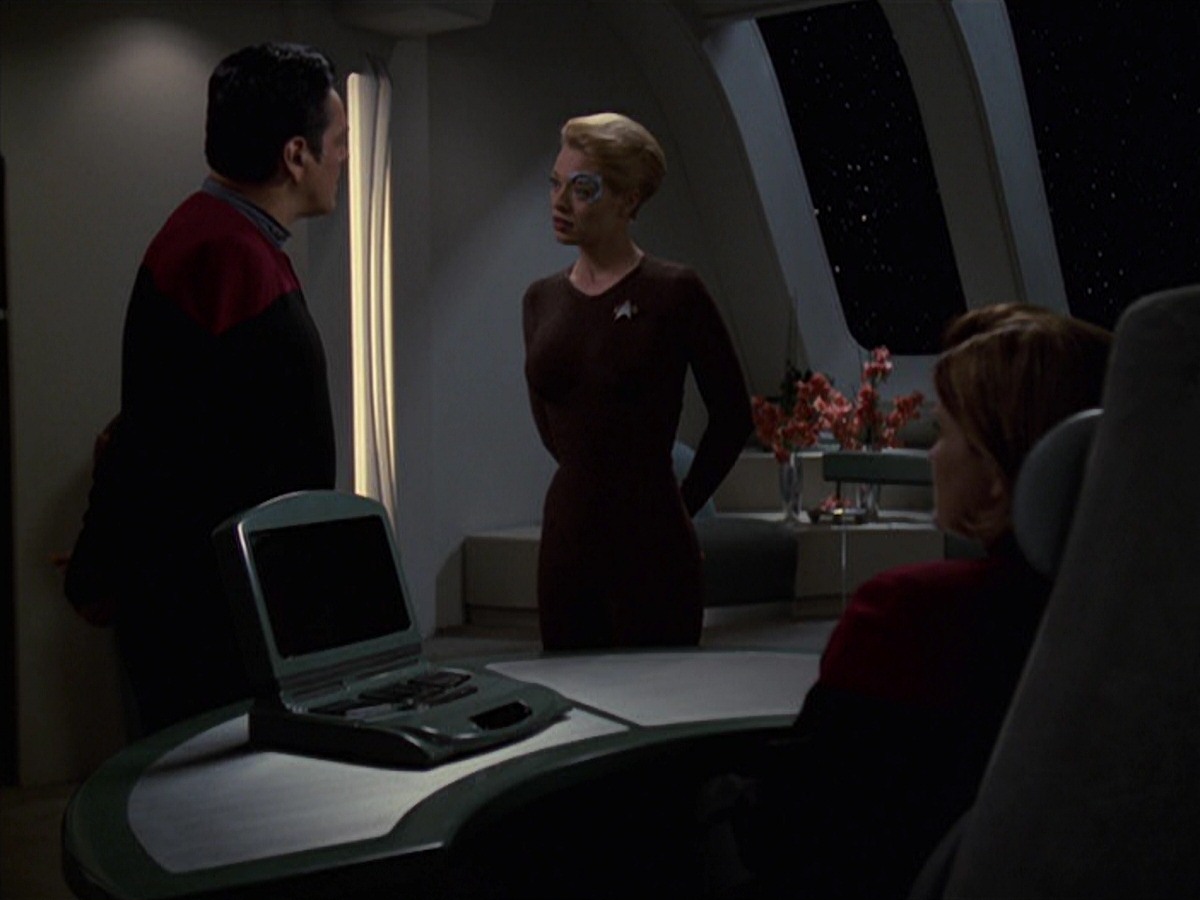 extant_StarTrek_VOY_7x22-NaturalLaw_3095.jpg