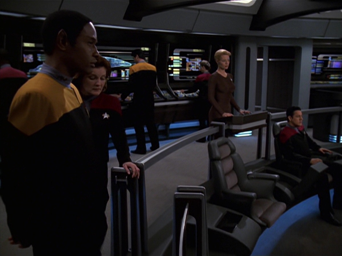 extant_StarTrek_VOY_7x22-NaturalLaw_3158.jpg