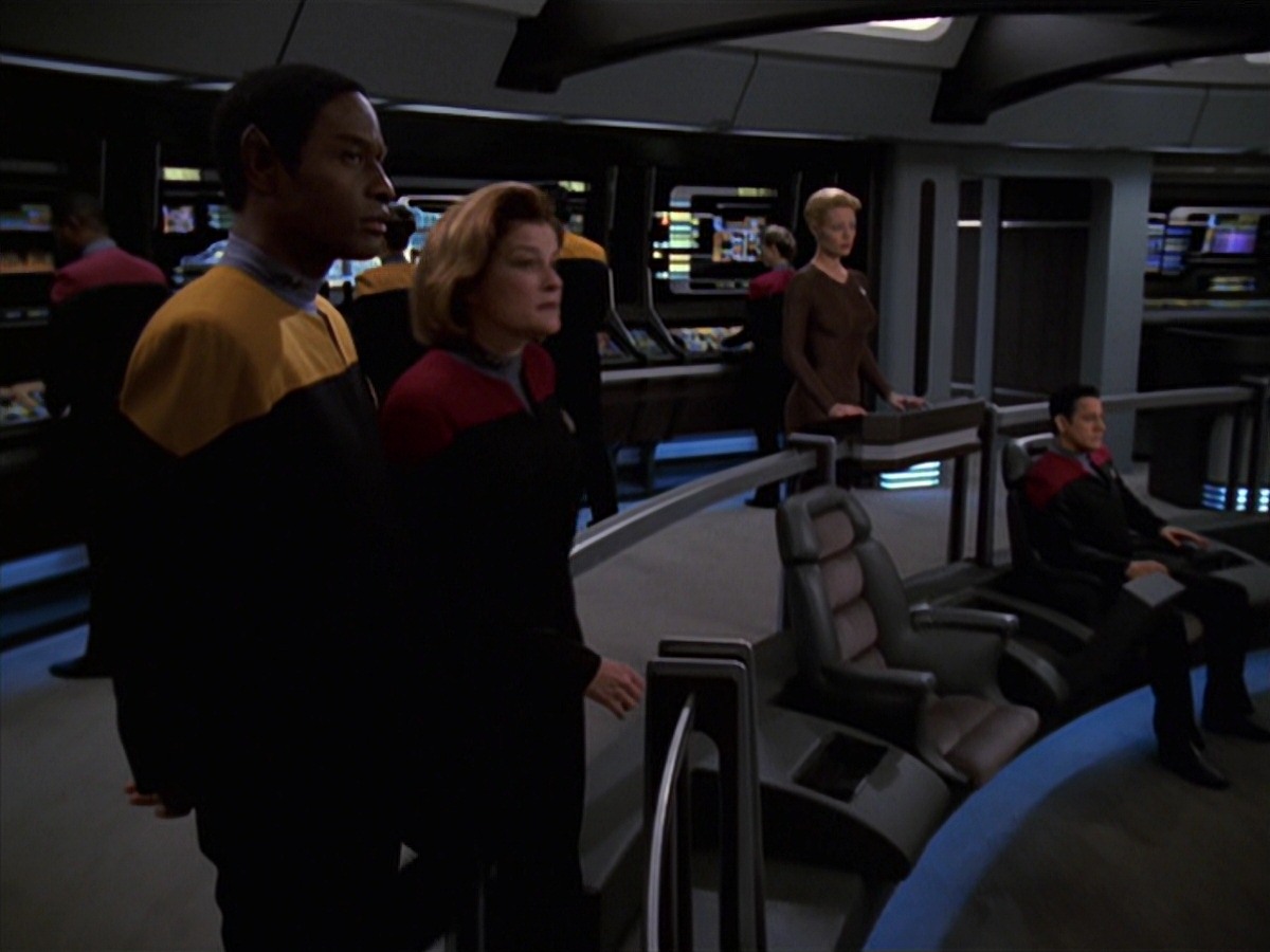 extant_StarTrek_VOY_7x22-NaturalLaw_3159.jpg