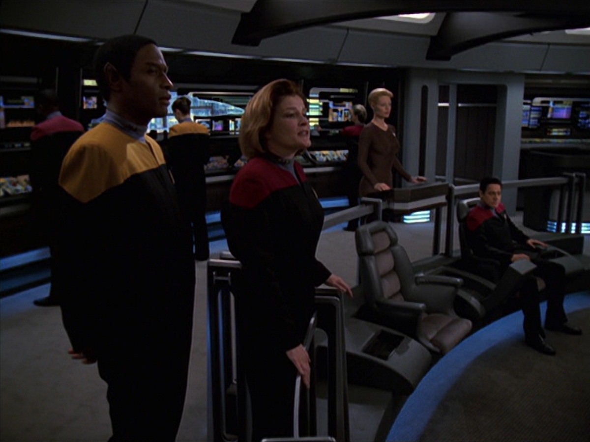 extant_StarTrek_VOY_7x22-NaturalLaw_3163.jpg