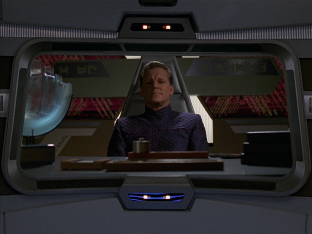 extant_StarTrek_VOY_7x22-NaturalLaw_3166.jpg