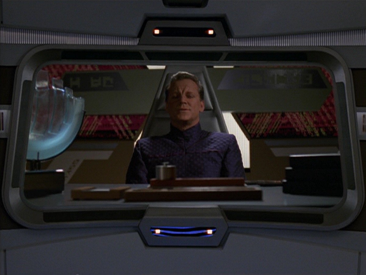 extant_StarTrek_VOY_7x22-NaturalLaw_3167.jpg