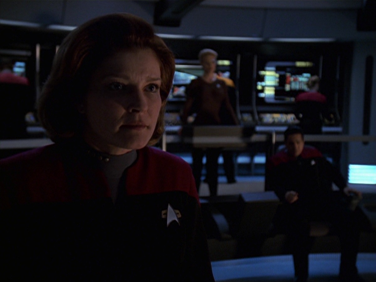 extant_StarTrek_VOY_7x22-NaturalLaw_3295.jpg