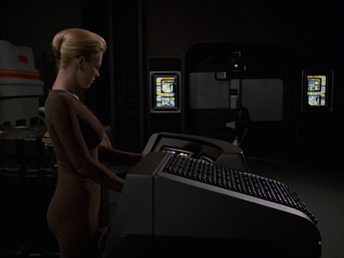 extant_StarTrek_VOY_7x22-NaturalLaw_3476.jpg