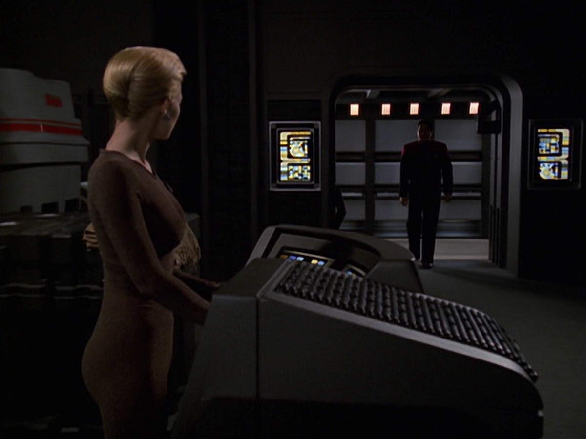 extant_StarTrek_VOY_7x22-NaturalLaw_3478.jpg