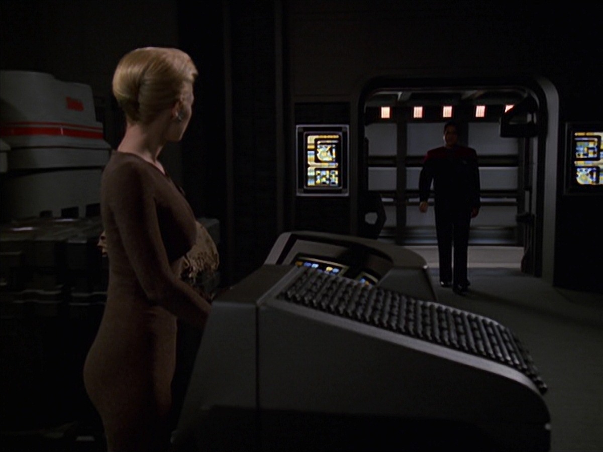 extant_StarTrek_VOY_7x22-NaturalLaw_3479.jpg