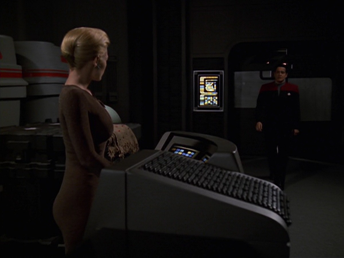 extant_StarTrek_VOY_7x22-NaturalLaw_3481.jpg