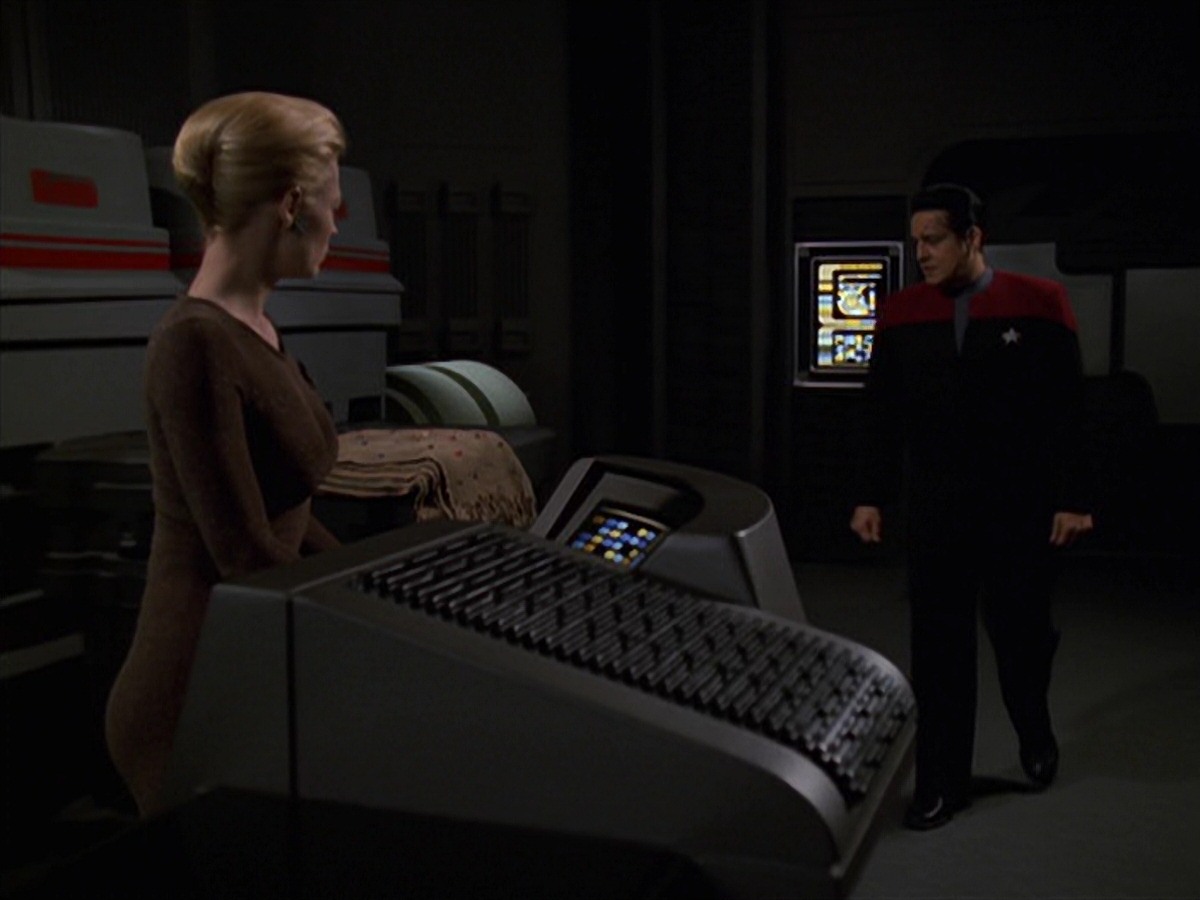 extant_StarTrek_VOY_7x22-NaturalLaw_3484.jpg