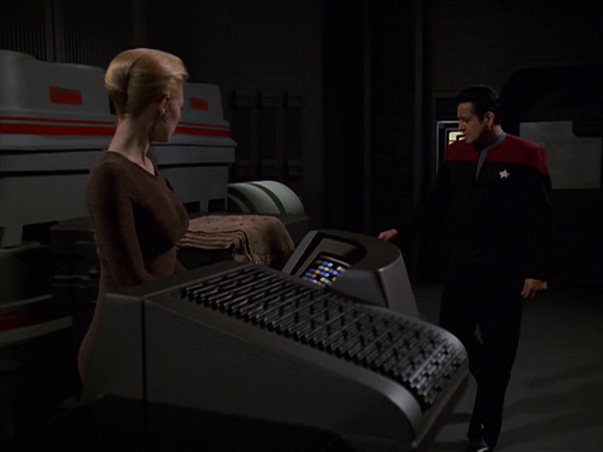 extant_StarTrek_VOY_7x22-NaturalLaw_3485.jpg