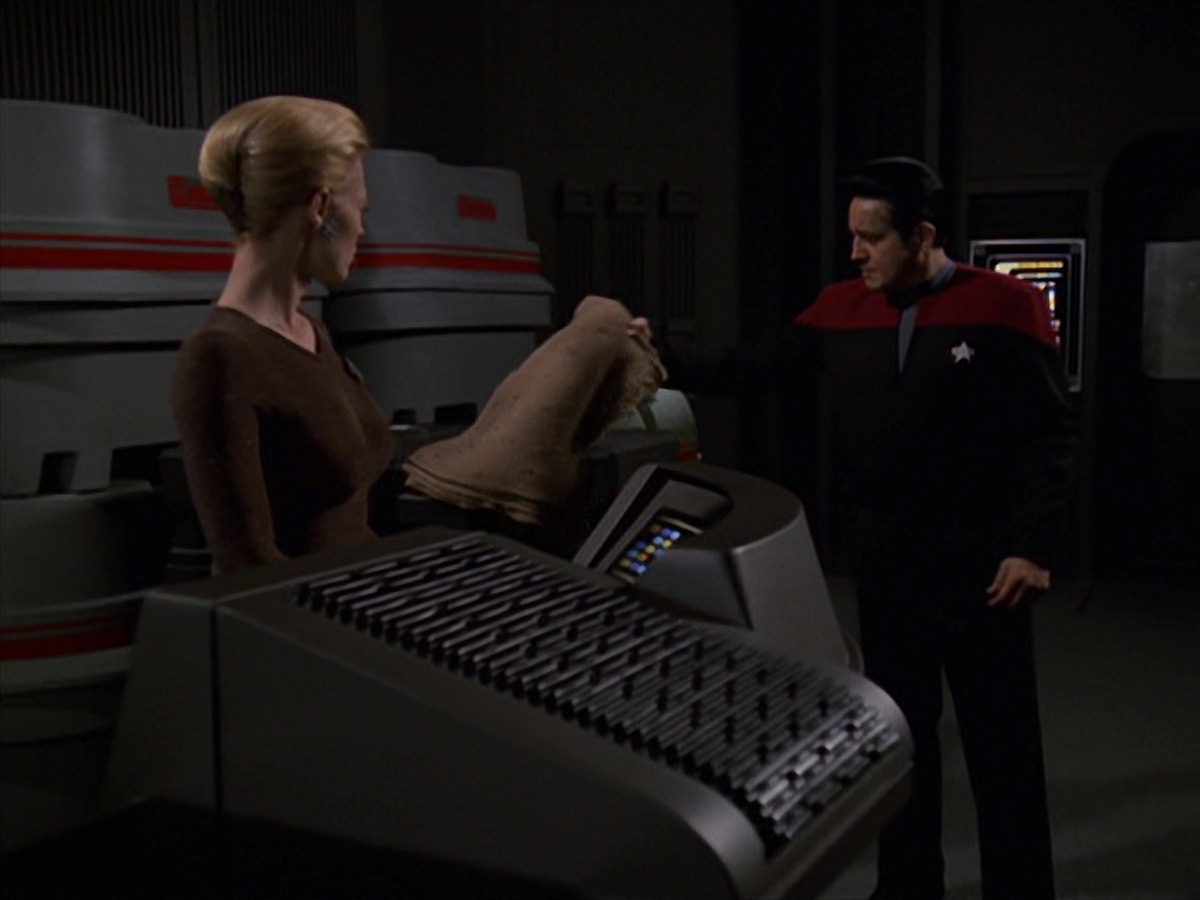 extant_StarTrek_VOY_7x22-NaturalLaw_3487.jpg