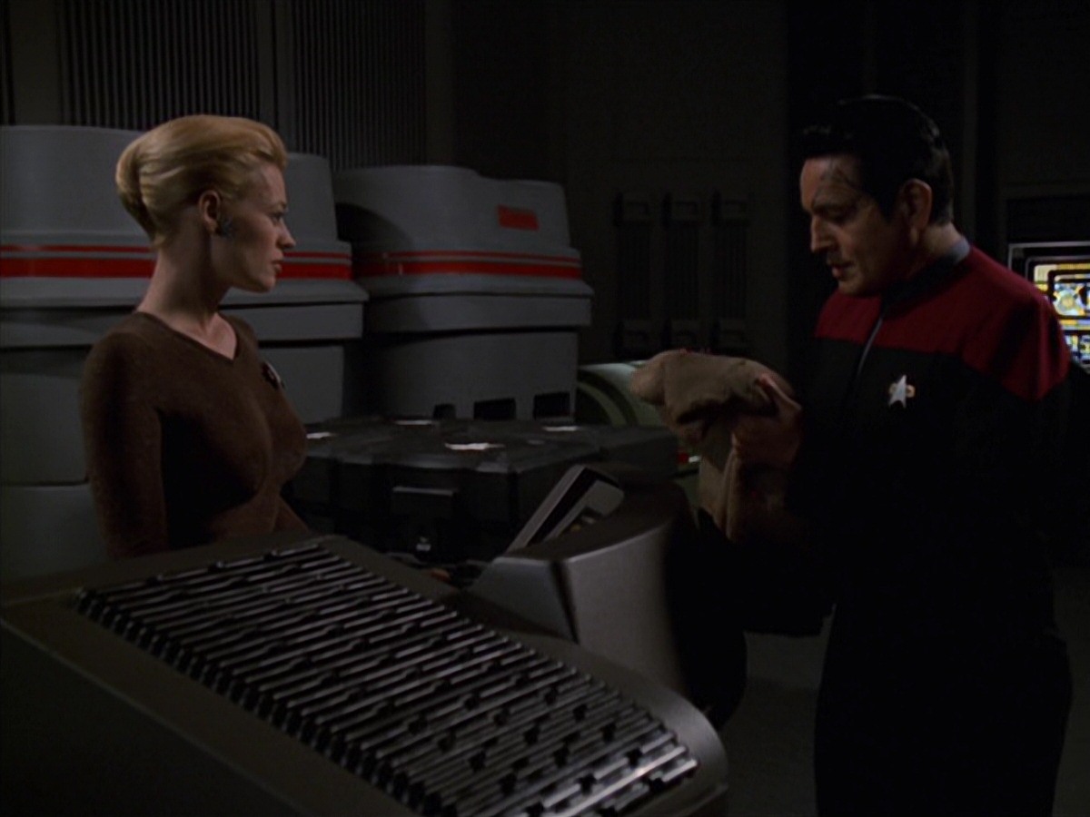 extant_StarTrek_VOY_7x22-NaturalLaw_3491.jpg