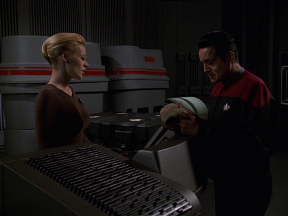 extant_StarTrek_VOY_7x22-NaturalLaw_3494.jpg