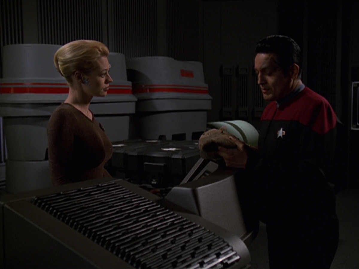 extant_StarTrek_VOY_7x22-NaturalLaw_3500.jpg