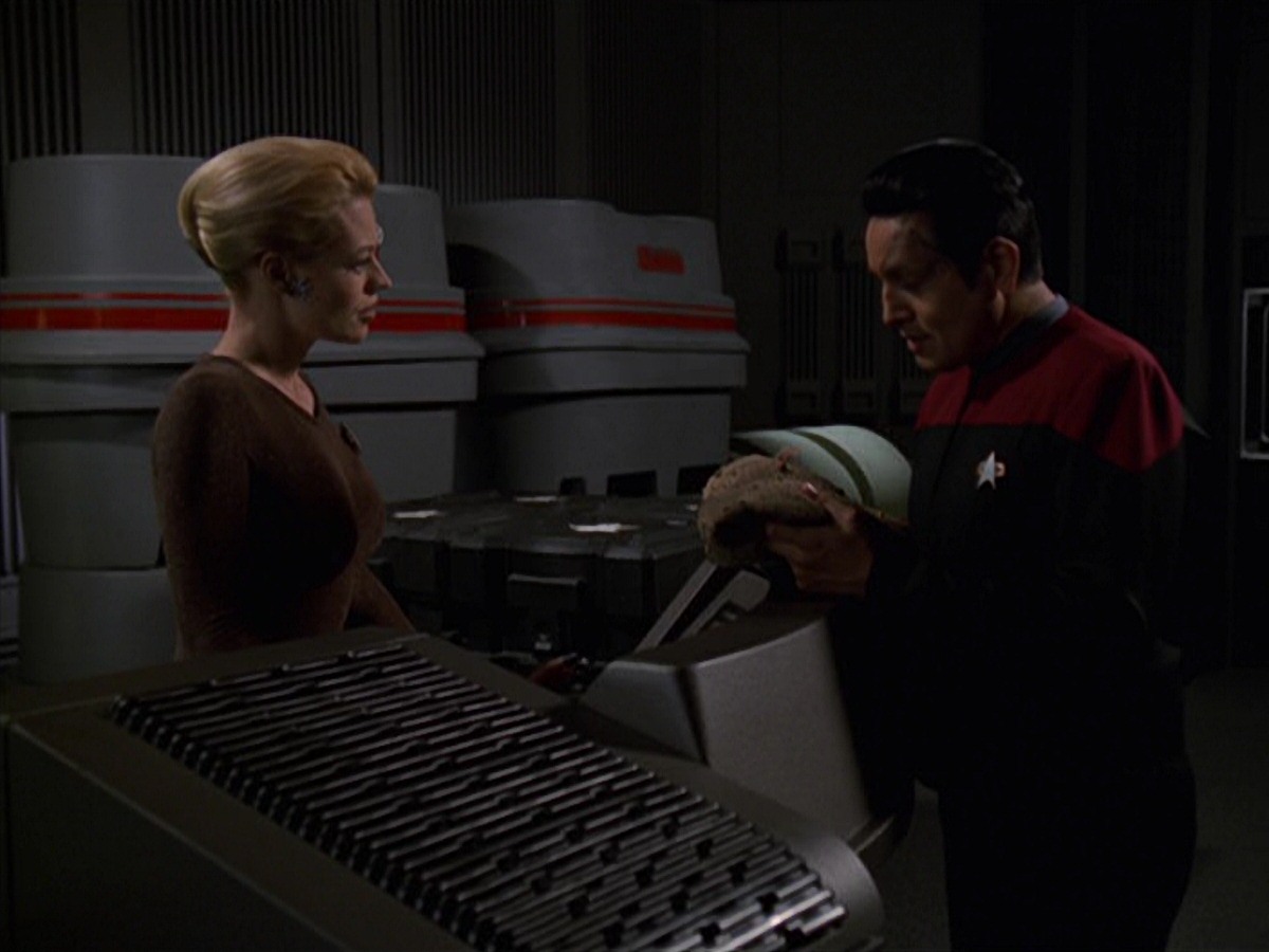 extant_StarTrek_VOY_7x22-NaturalLaw_3509.jpg