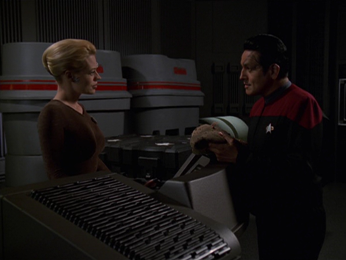 extant_StarTrek_VOY_7x22-NaturalLaw_3510.jpg