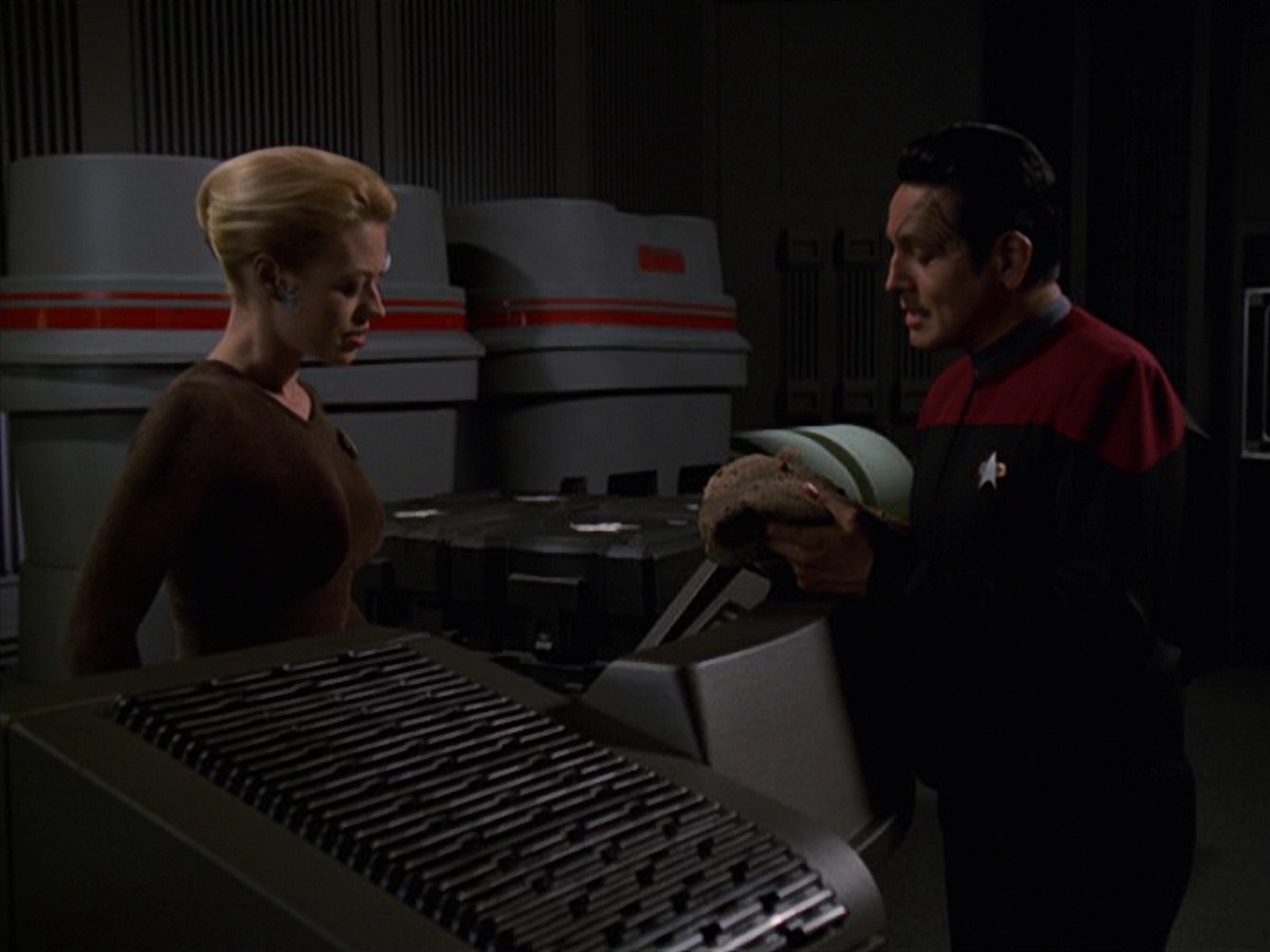 extant_StarTrek_VOY_7x22-NaturalLaw_3512.jpg