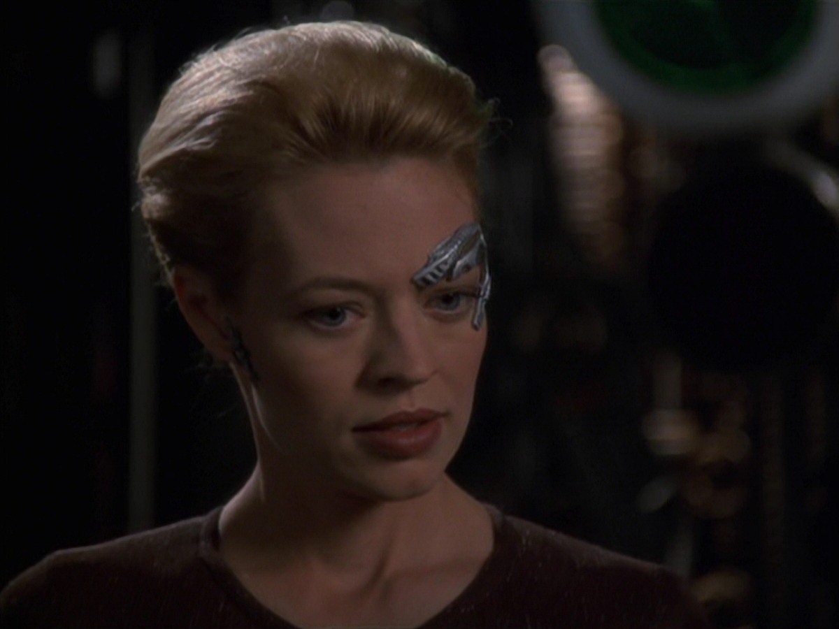 extant_StarTrek_VOY_7x22-NaturalLaw_3586.jpg