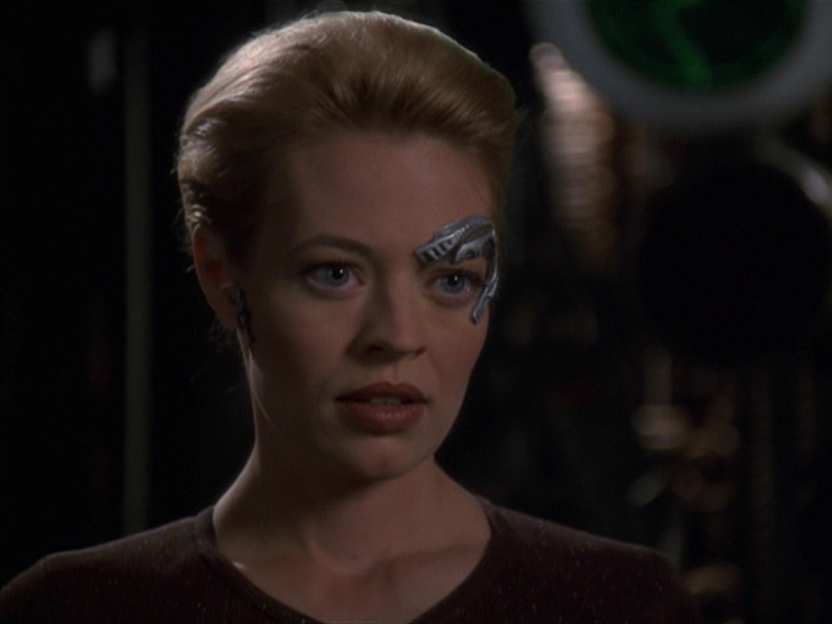 extant_StarTrek_VOY_7x22-NaturalLaw_3593.jpg