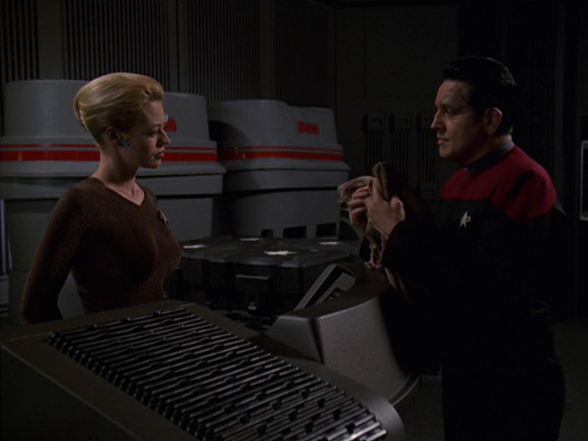 extant_StarTrek_VOY_7x22-NaturalLaw_3614.jpg