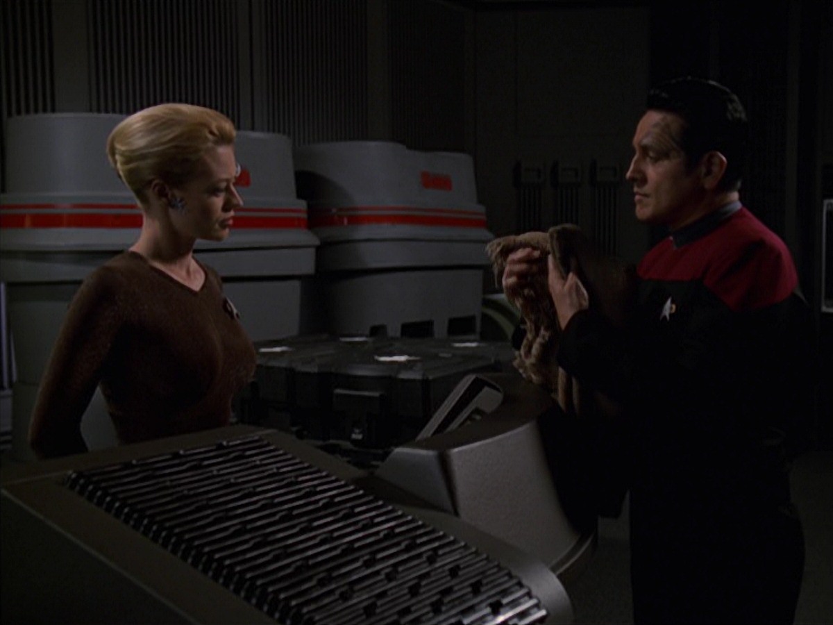 extant_StarTrek_VOY_7x22-NaturalLaw_3615.jpg