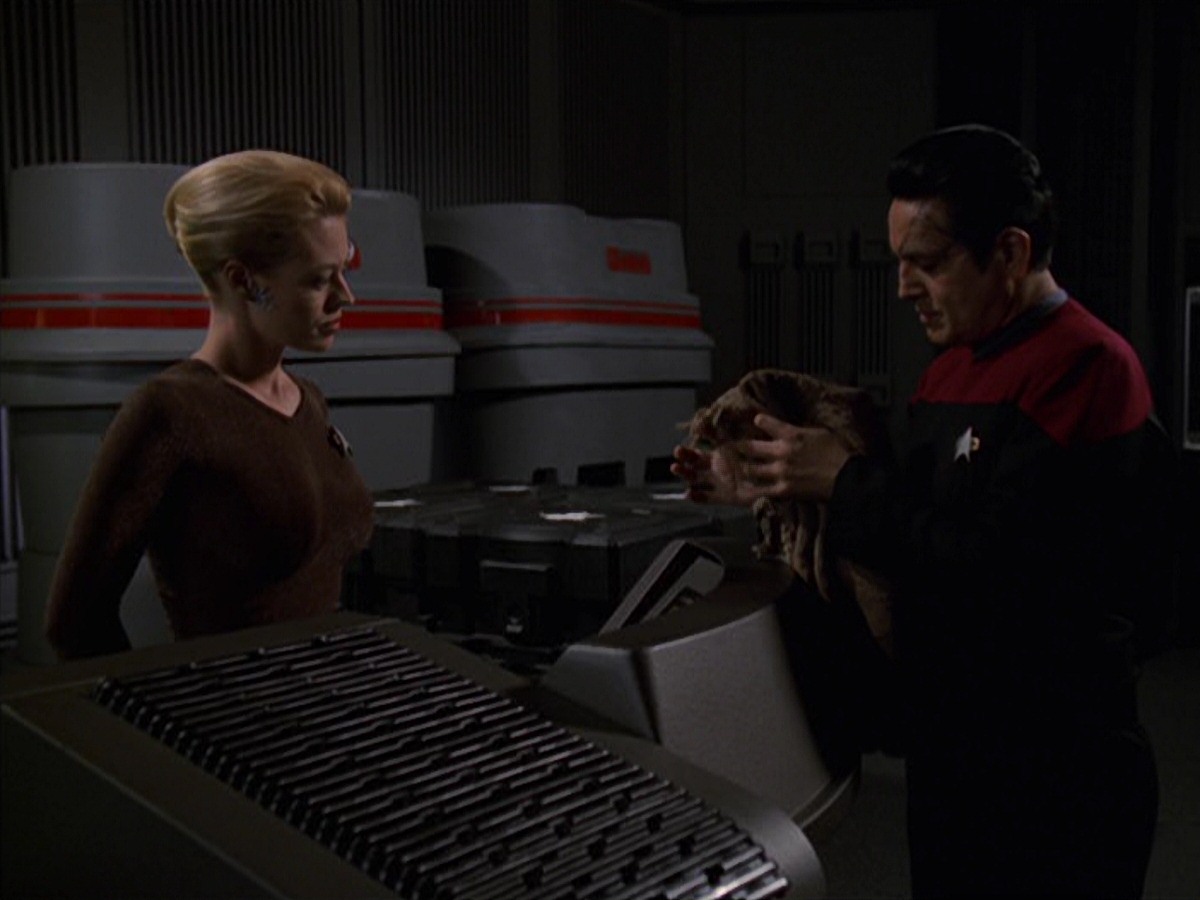 extant_StarTrek_VOY_7x22-NaturalLaw_3616.jpg