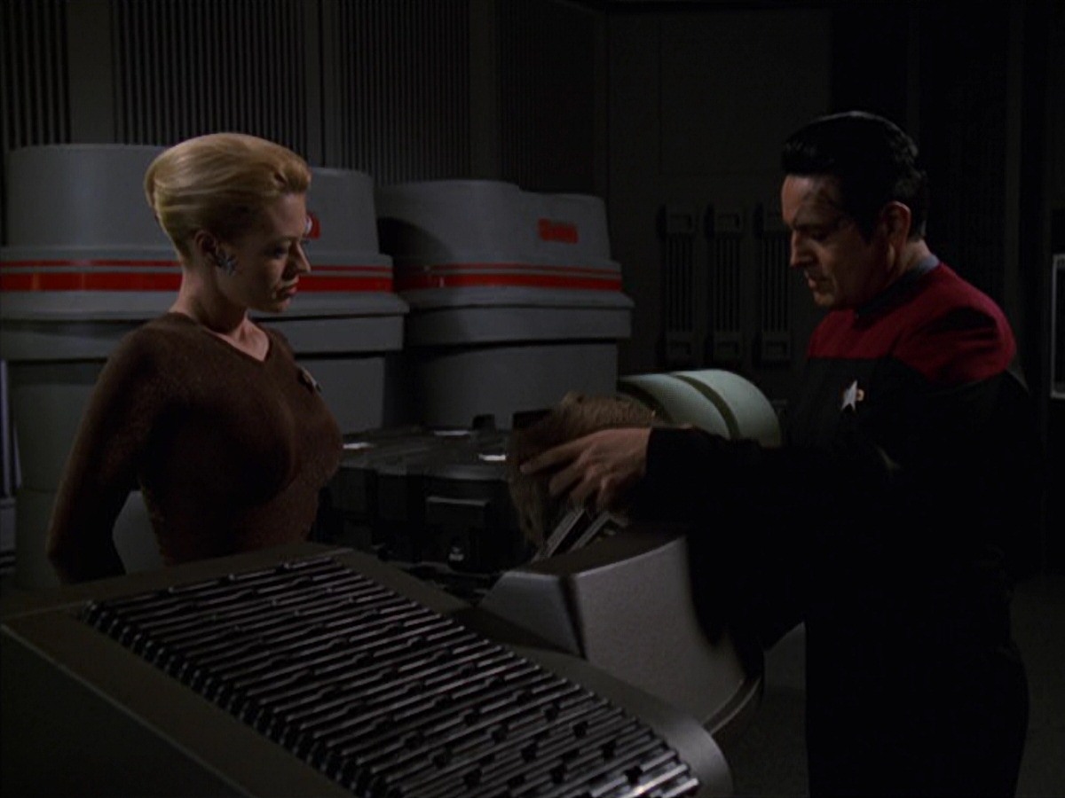 extant_StarTrek_VOY_7x22-NaturalLaw_3618.jpg