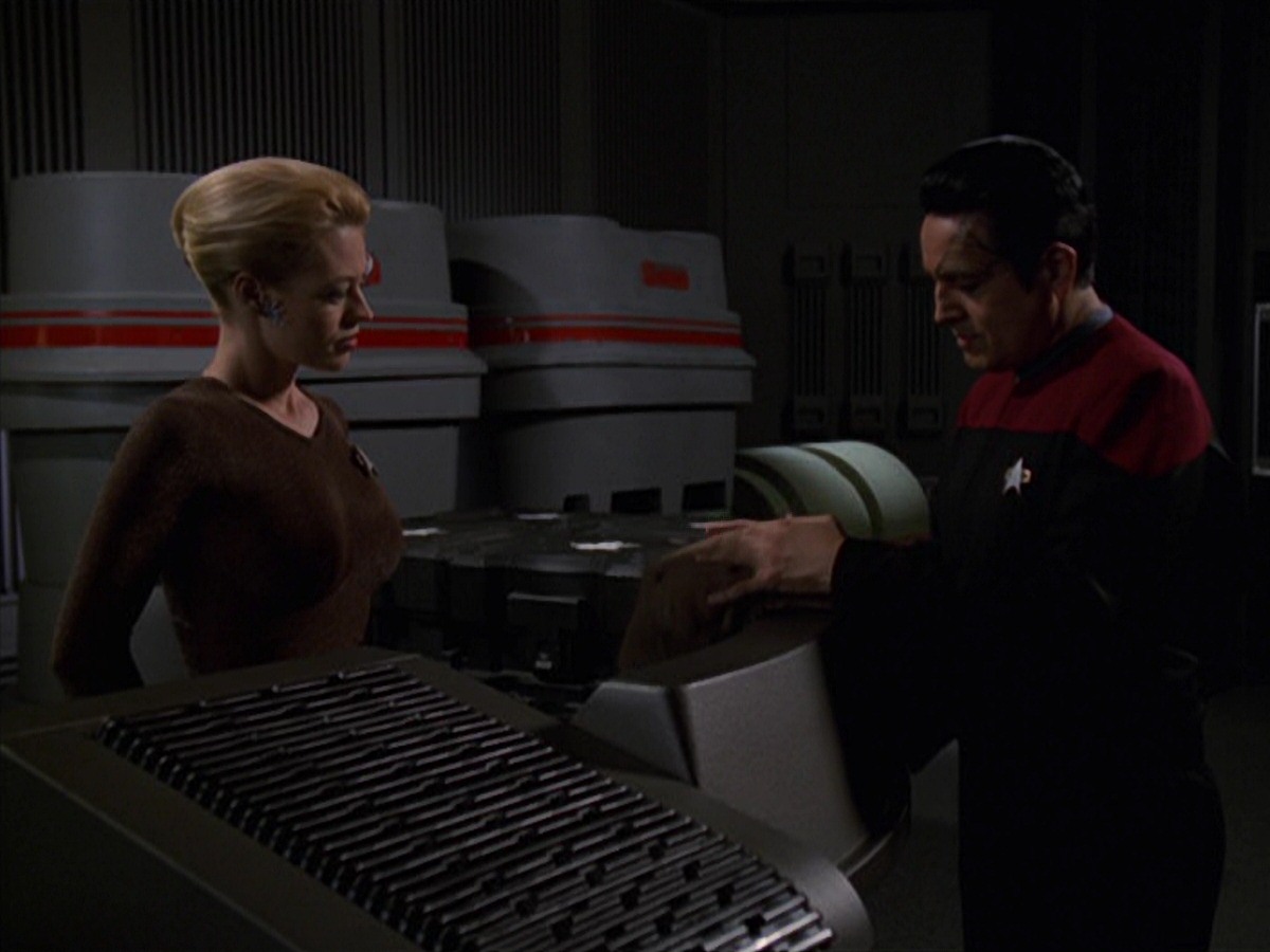 extant_StarTrek_VOY_7x22-NaturalLaw_3619.jpg