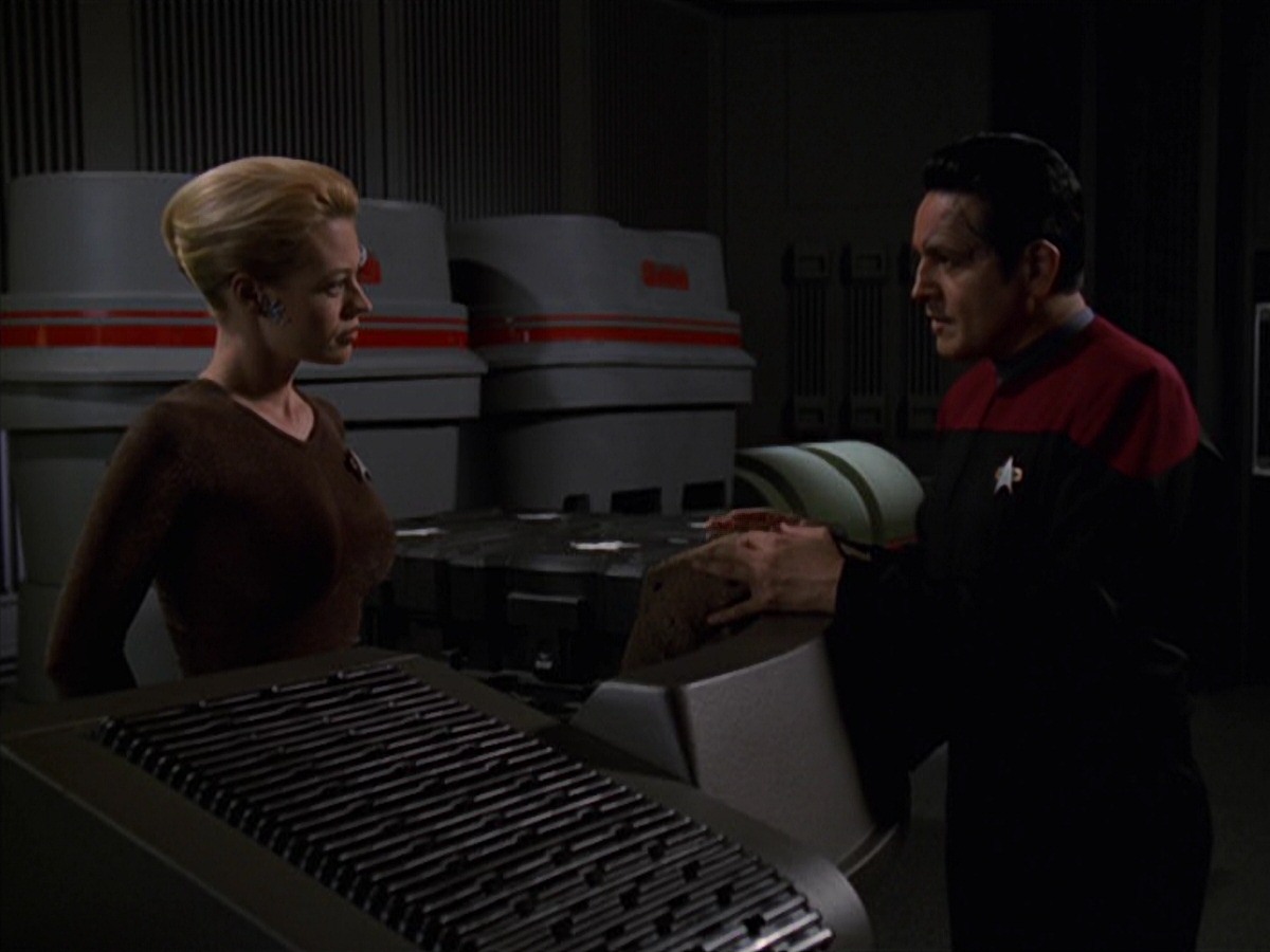 extant_StarTrek_VOY_7x22-NaturalLaw_3620.jpg