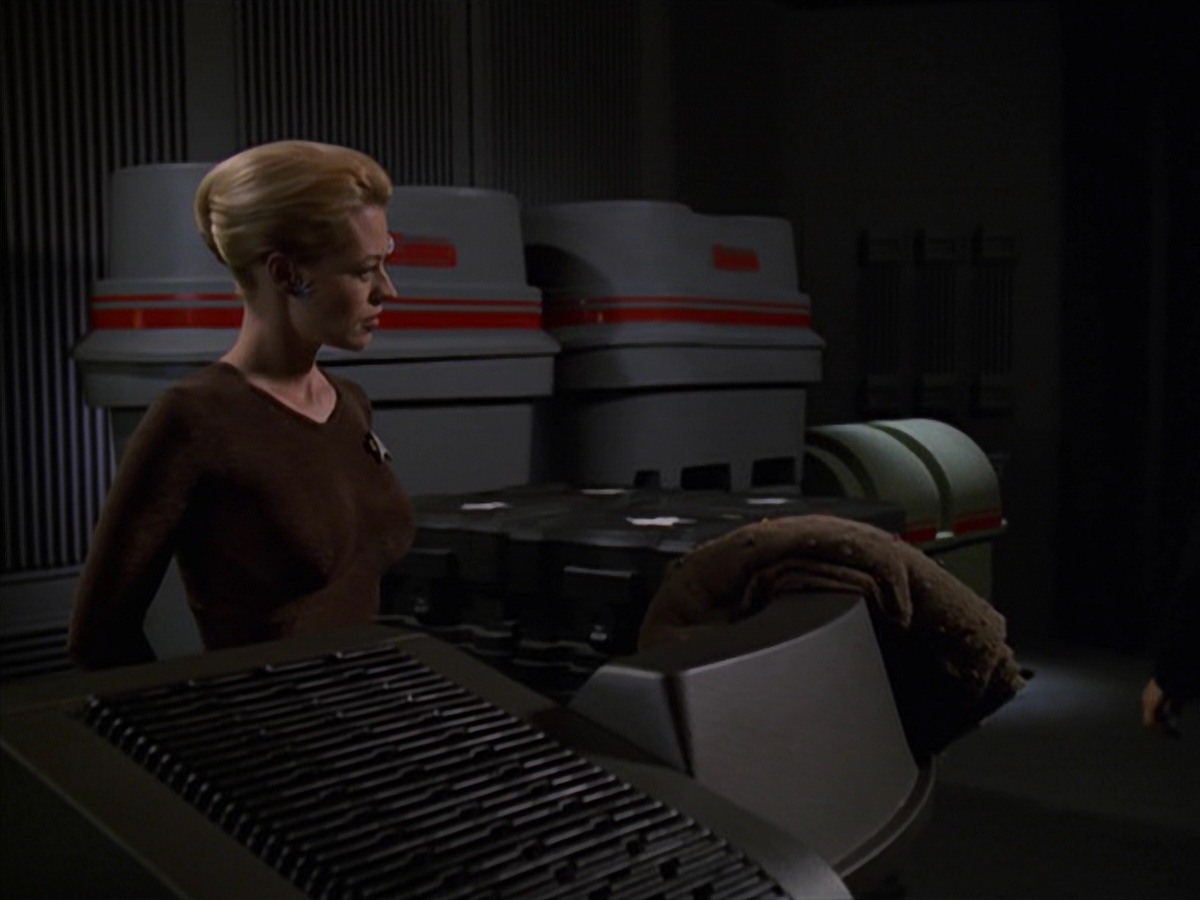 extant_StarTrek_VOY_7x22-NaturalLaw_3623.jpg