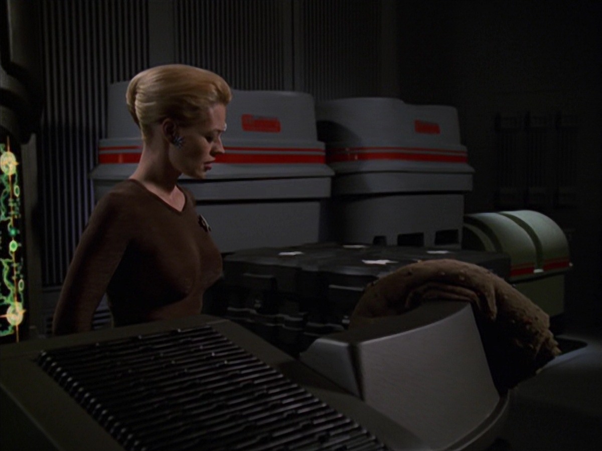 extant_StarTrek_VOY_7x22-NaturalLaw_3624.jpg