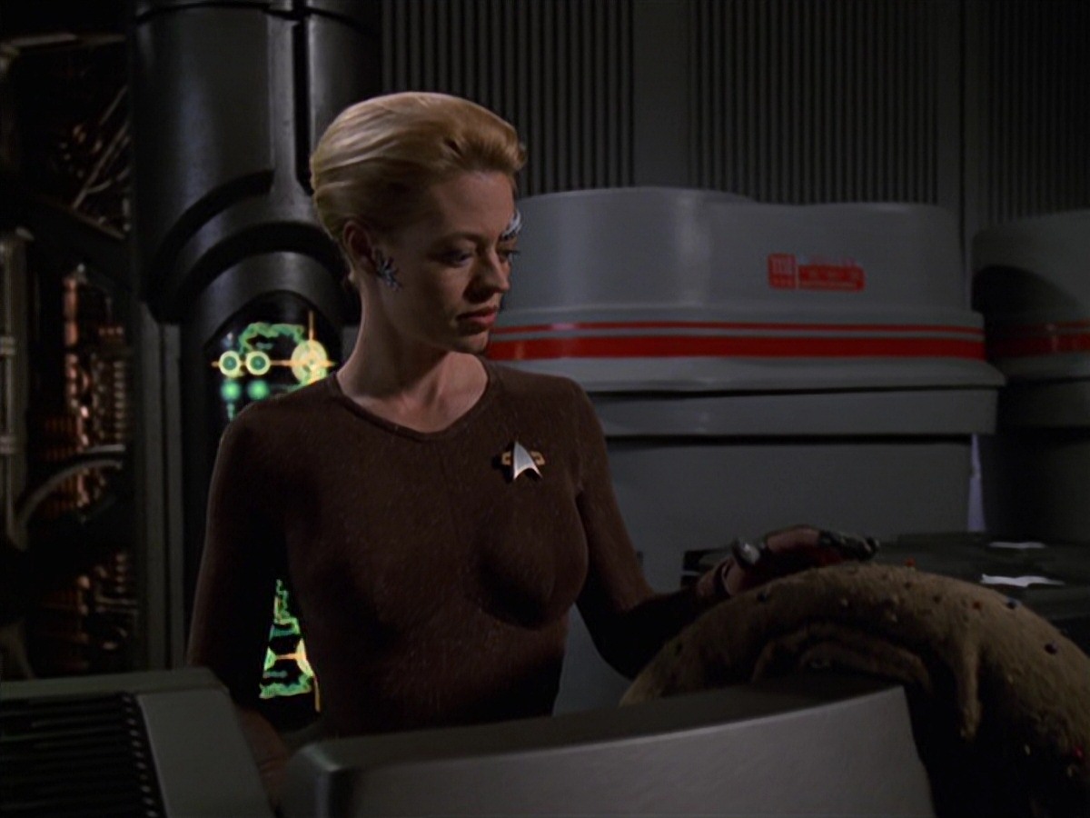 extant_StarTrek_VOY_7x22-NaturalLaw_3628.jpg