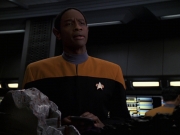 extant_StarTrek_VOY_7x22-NaturalLaw_2430.jpg