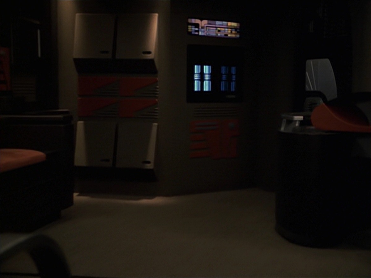 extant_StarTrek_VOY_7x24-RenaissanceMan_0025.jpg
