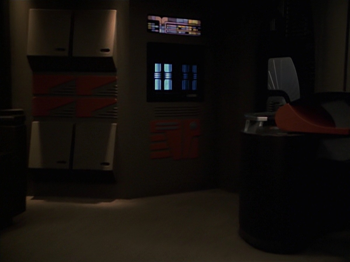 extant_StarTrek_VOY_7x24-RenaissanceMan_0026.jpg